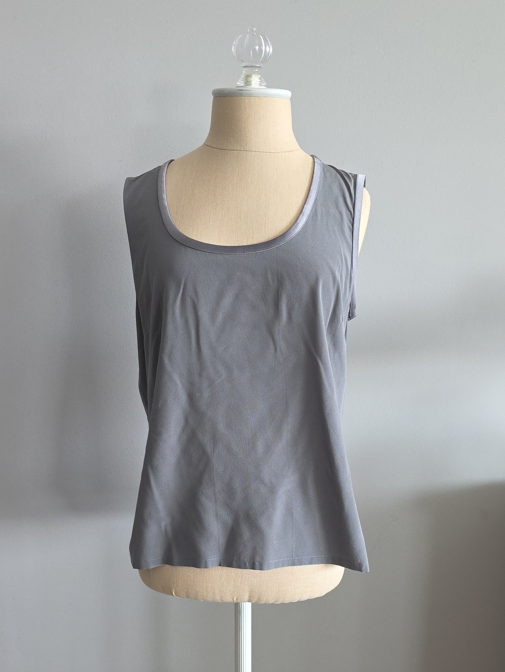 St. John Gray Scoop Neck Tank Top